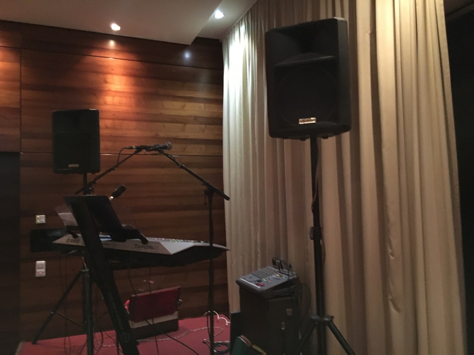 Braucht nur wenig Platz, One Man Band auf kleinstem Raum 